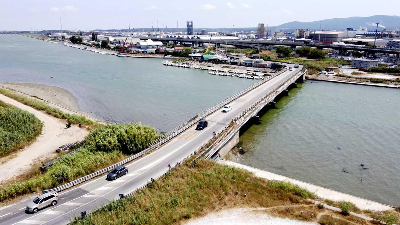 Una veduta del ponte sullo Scolmatore