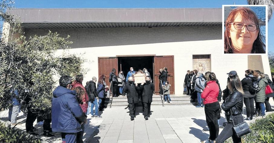 I funerali a Porto torres di Liliana Mancusa (foto nel riquadro)