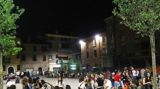 Movida a Ferrara: dall’1 di notte si beve solo ai tavoli