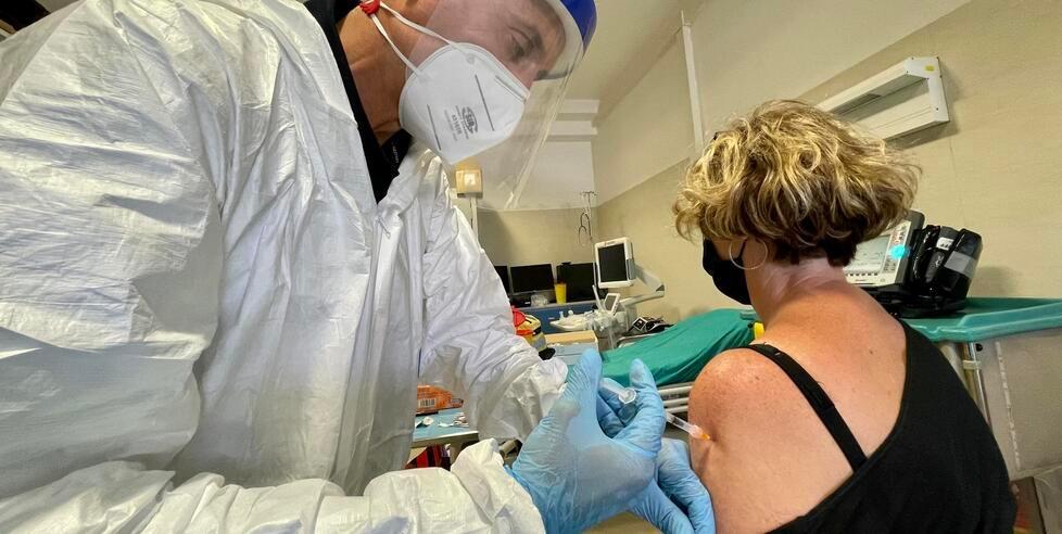 Livorno, in arrivo 9mila multe agli over 50 no vax. Ma i guariti dal Covid possono fare ricorso 