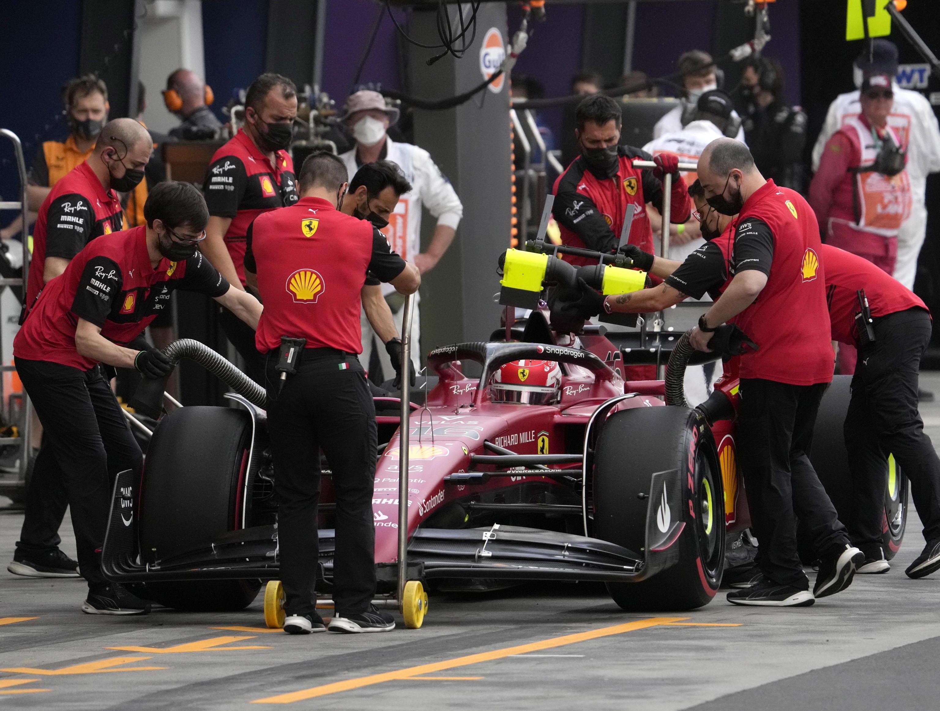 Australia, Gp Melbourne: Leclerc in pole position davanti a Verstappen e Perez. Nono Sainz