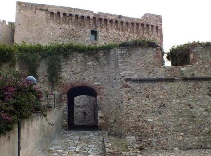 Uno degli ingressi del Castello di Piombino
