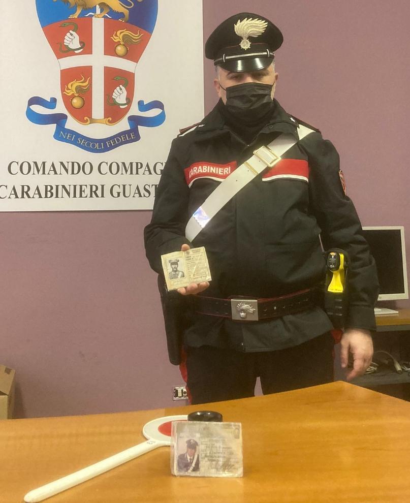 Vuole sparare a una nutria, lo ferma un finto carabiniere. Nei guai finiscono entrambi 