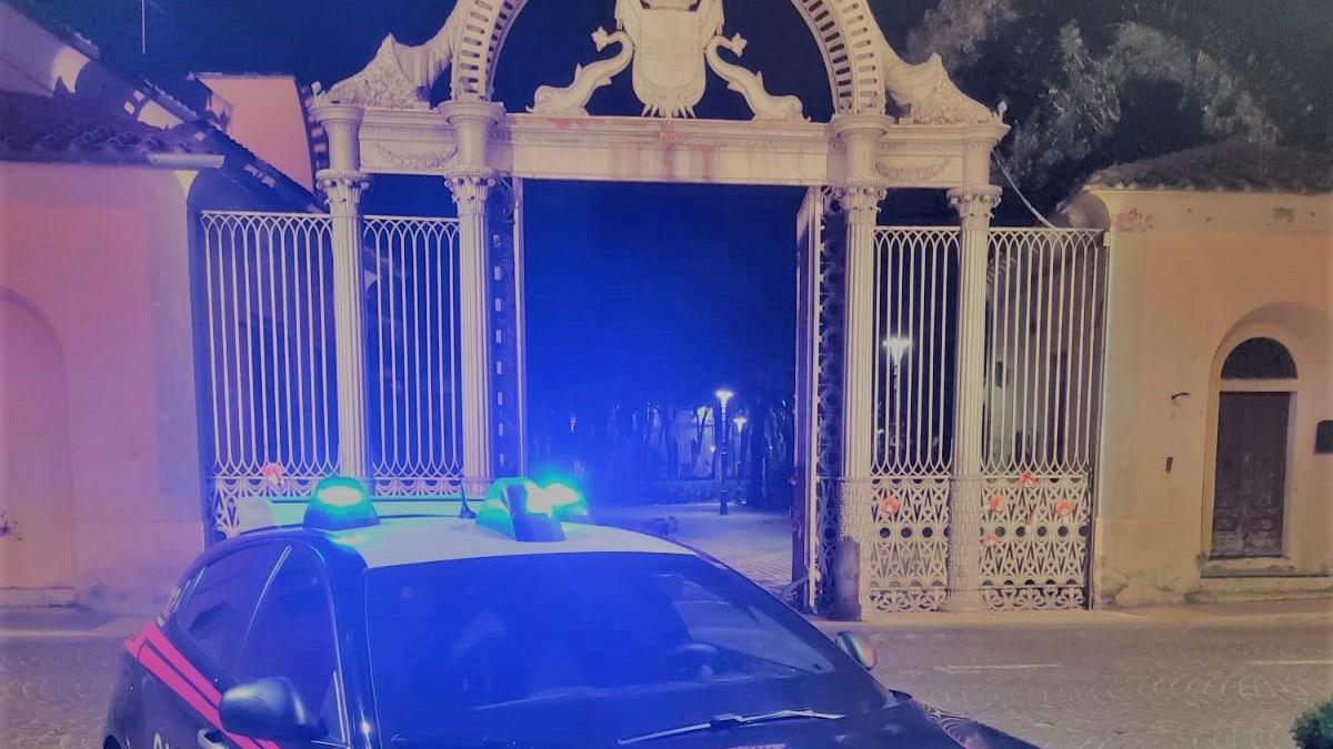 Follonica: non sa dove passare la notte, i Carabinieri le trovano un posto per dormire