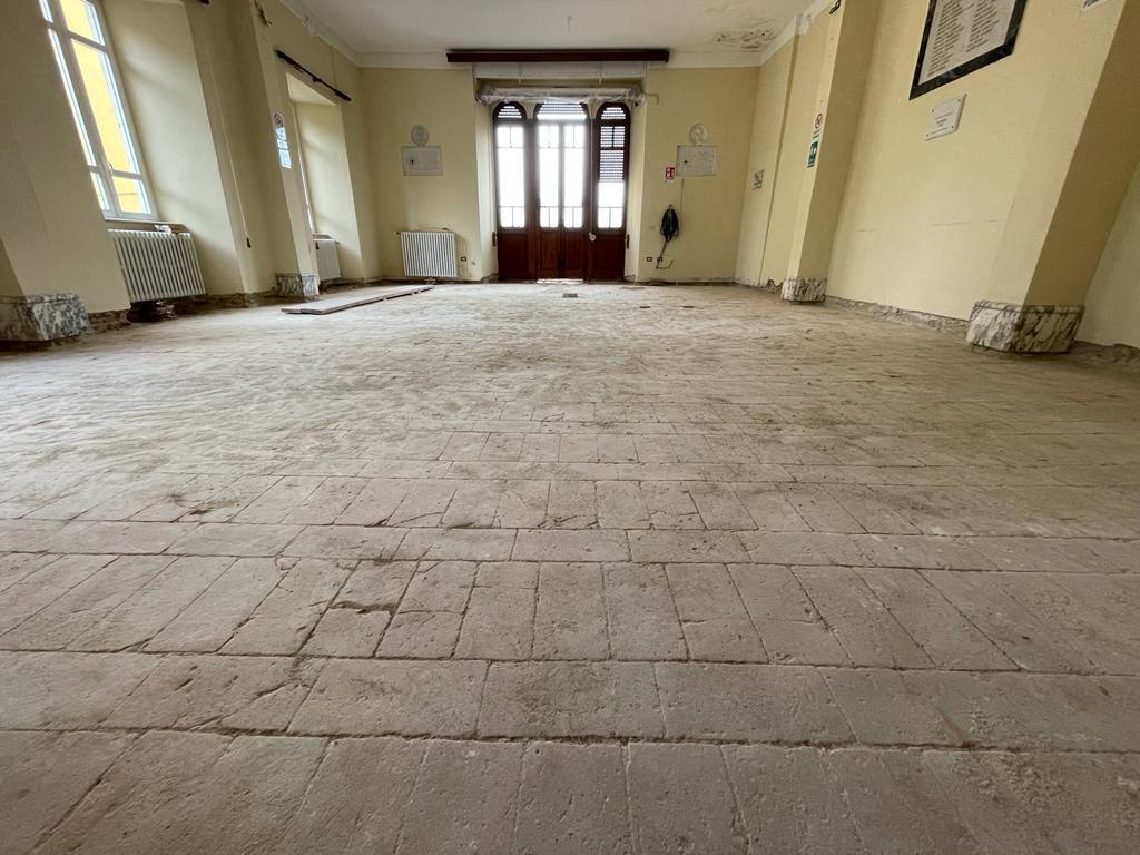 Pietrasanta, spunta un pavimento mediceo durante i lavori nella sede della Croce Verde 