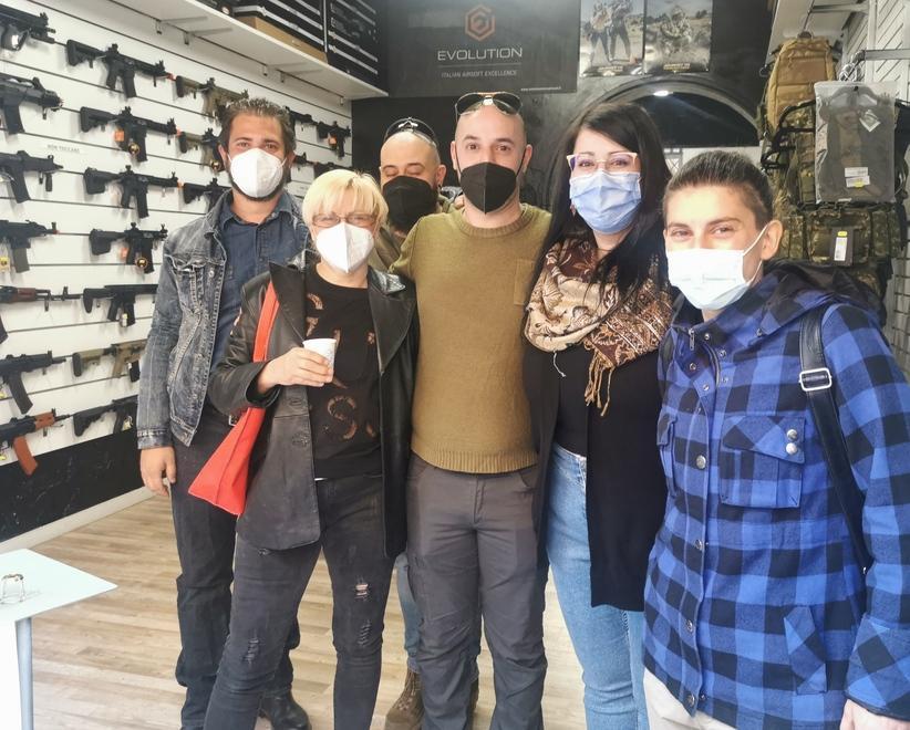 Carpi. «Aiuto, lì vendono delle armi». Invece è il nuovo negozio di softair 