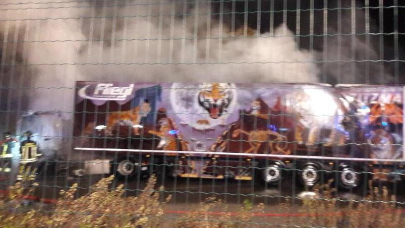 Il Tir diretto in Olanda dato alle fiamme in viale XVI Aprile l’11 novembre 2017 a Prato