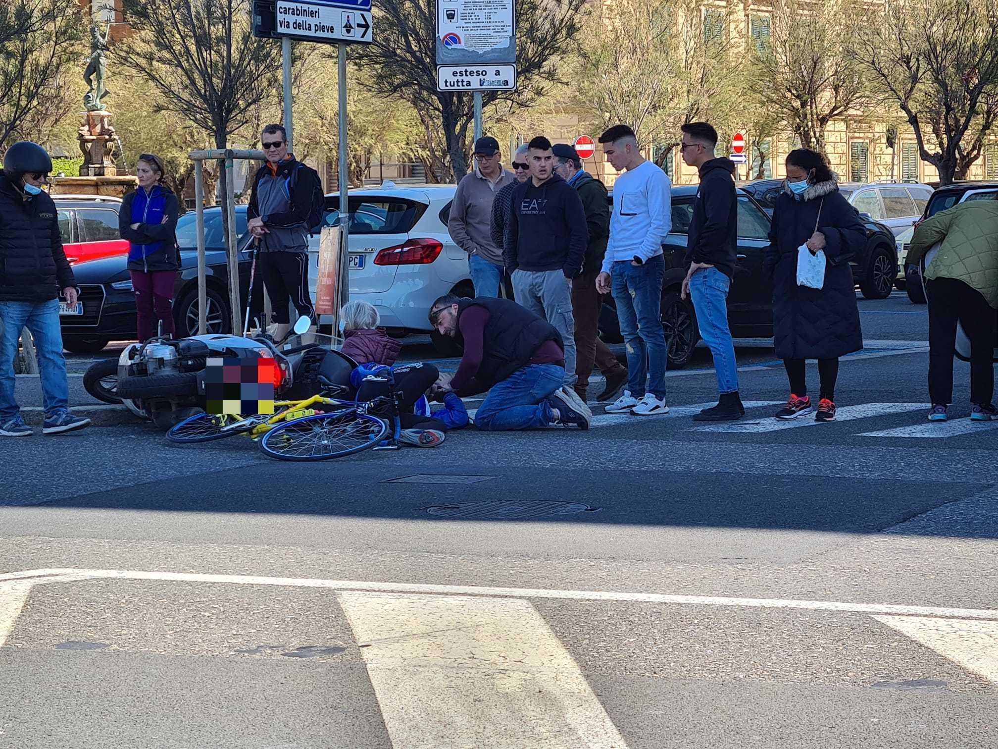 L'incidente su viale Italia (foto Daniele Stefanini/Silvi)