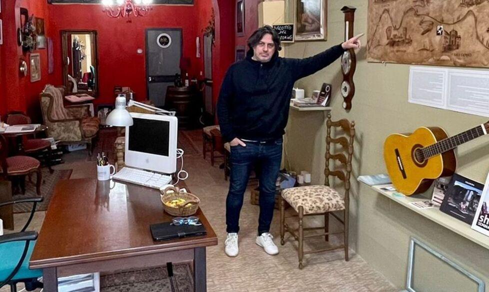 Alessandro Manetti all’interno del Salotto del pellegrino
