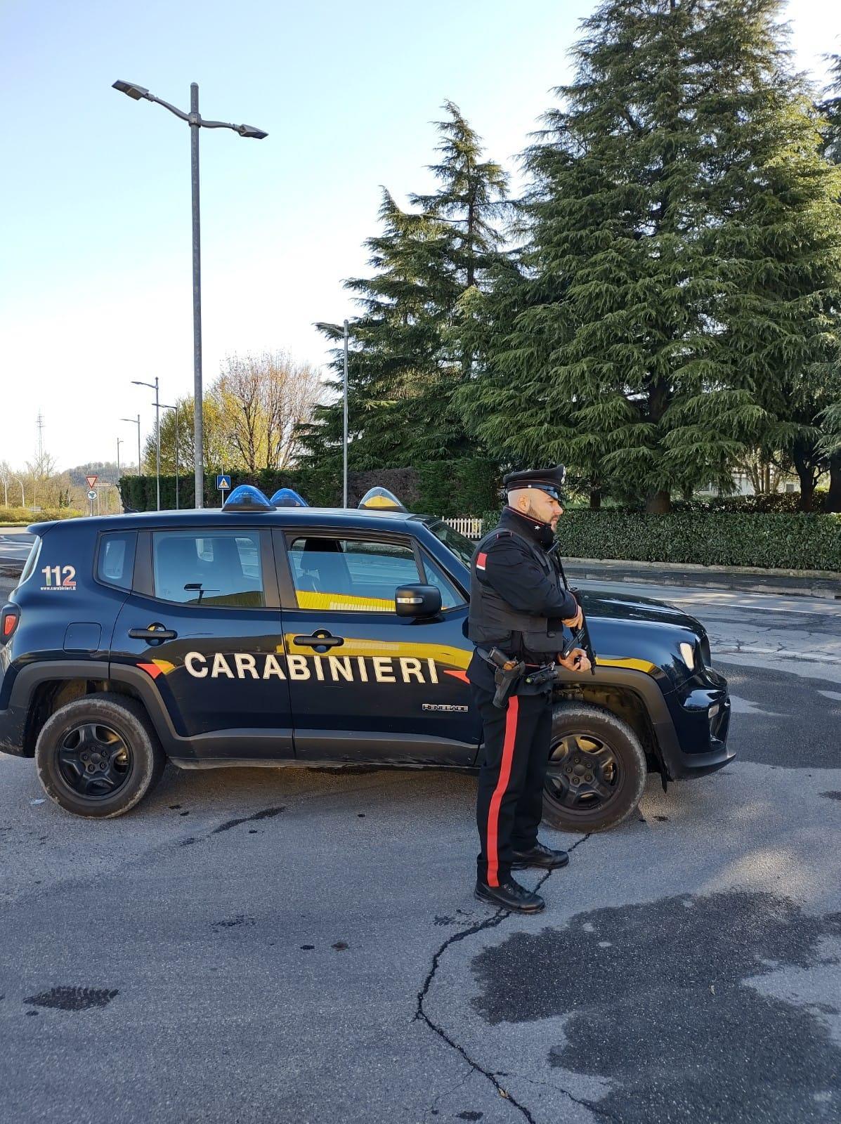Rapinava le coppie appartate a Casalgrande, arrestato un 31enne