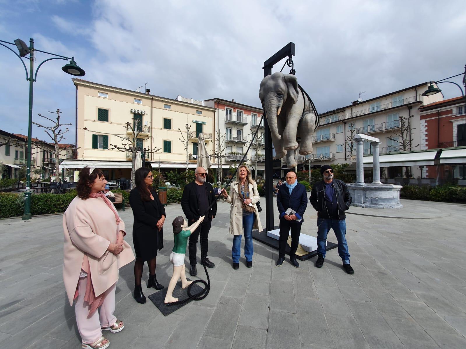 Bombardieri e gli altri animali di Forte dei Marmi: «La mia arte per ritrovare il bambino dentro di noi» 
