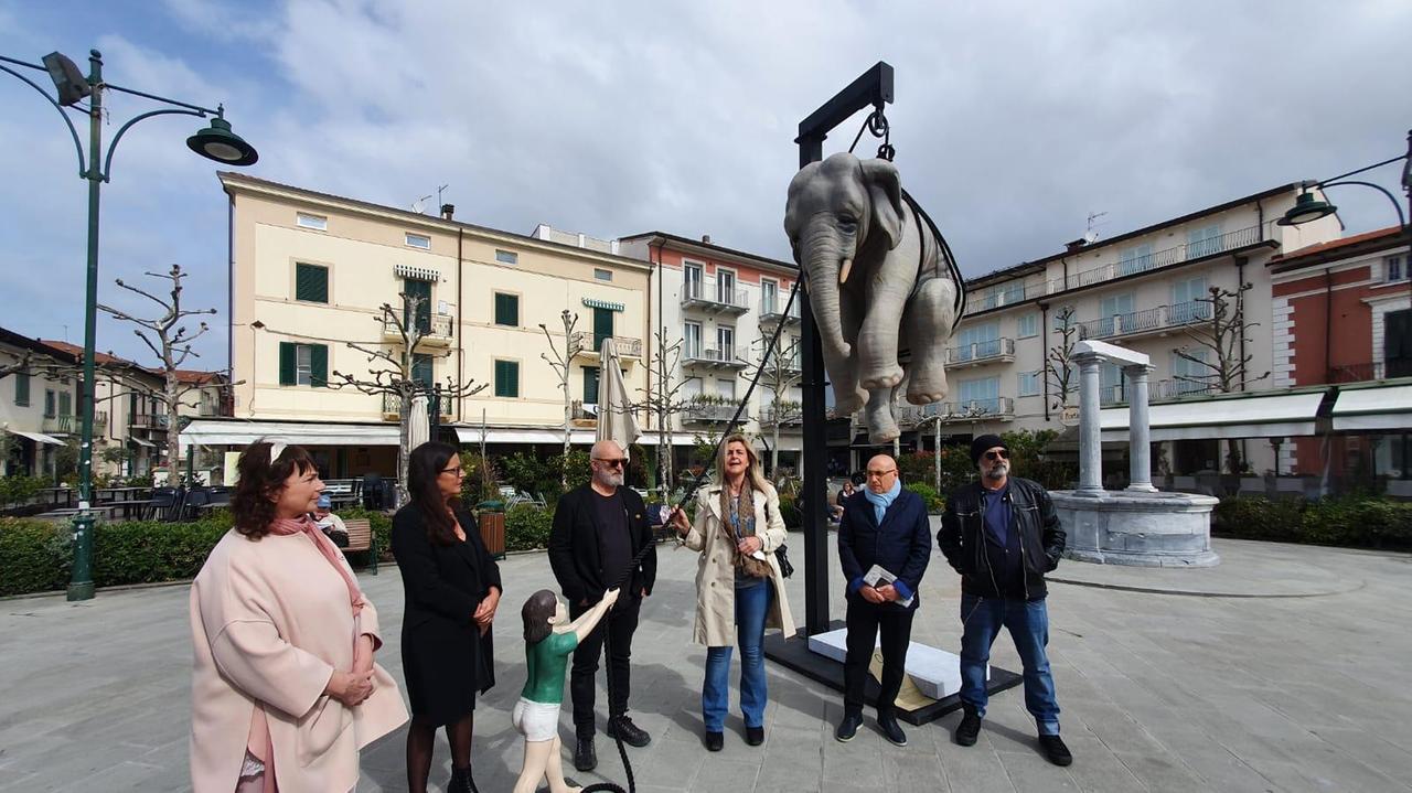 Bombardieri e gli altri animali di Forte dei Marmi: «La mia arte per ritrovare il bambino dentro di noi»