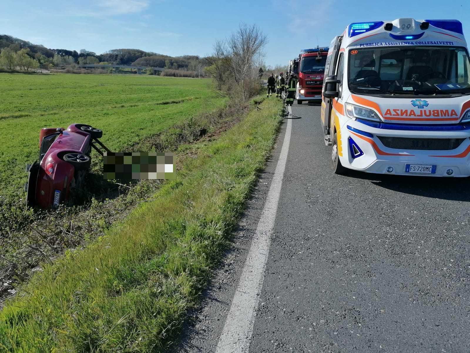 L'ambulanza della Pubblica assistenza sul posto dopo l'incidente