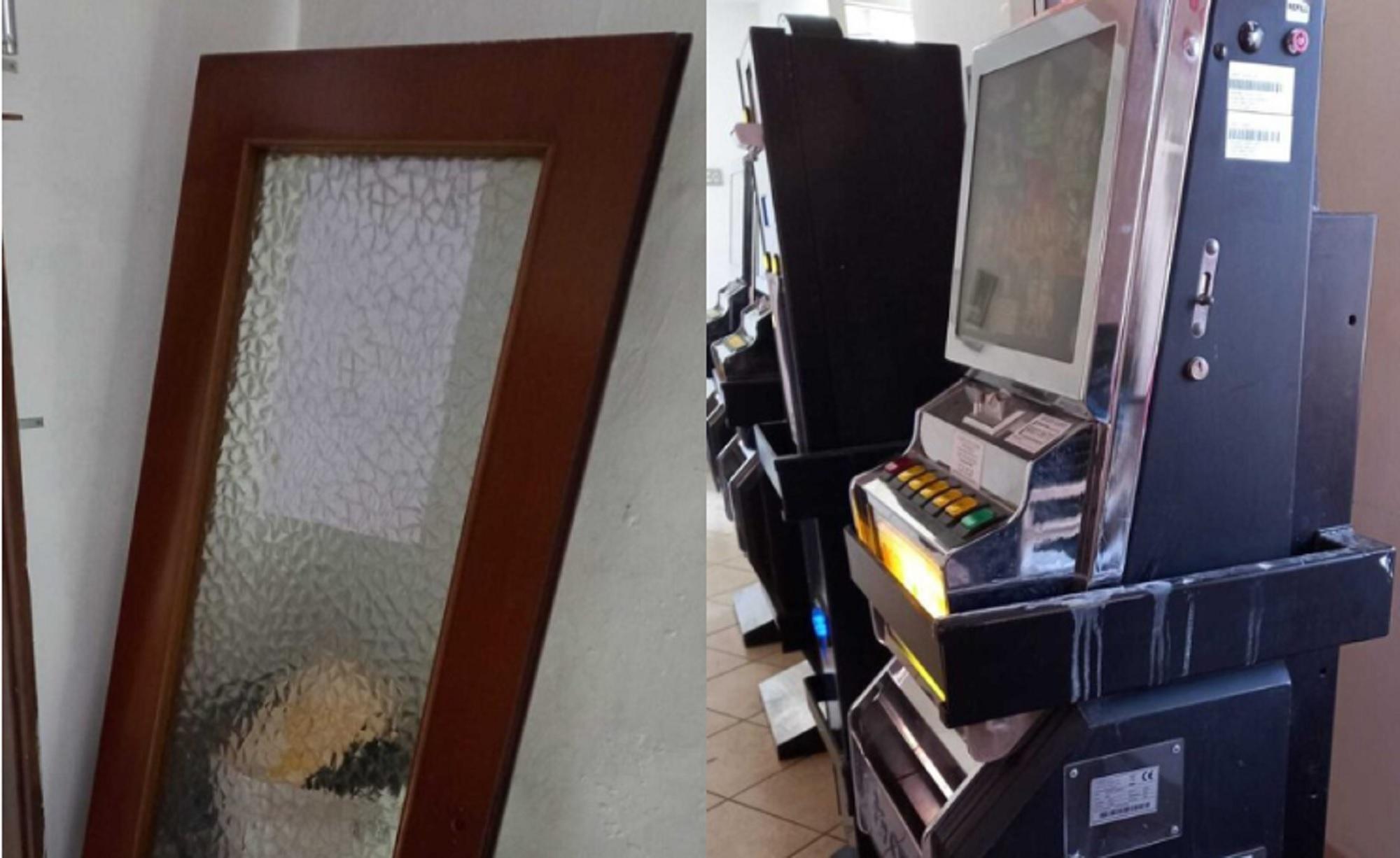 A sinistra la porta scardinata. A destra una slot machine imbrattata