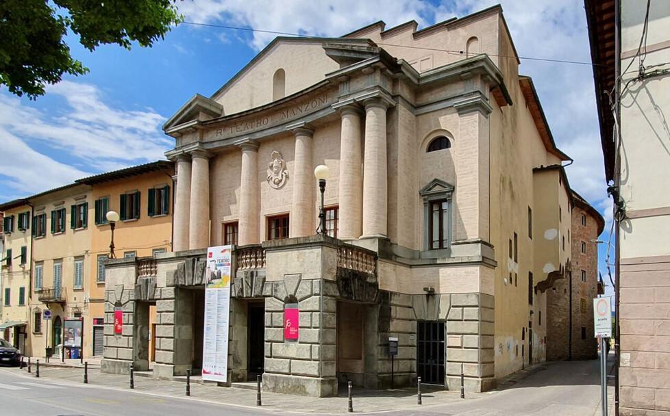 Il teatro Manzoni in corso Gramsci