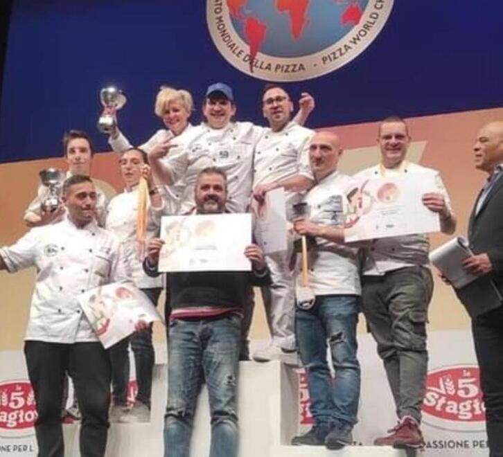 I re dei pizzaioli sono i Liguri Apuani: la squadra trionfa ai Mondiali di Parma 