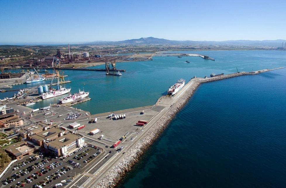 Dal Gnl fino all’energia in rete: come funziona il rigassificatore di Piombino