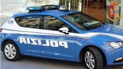 Viareggio, ruba all'Esselunga e spintona il vigilante: fermato, in tasca spunta anche la cocaina