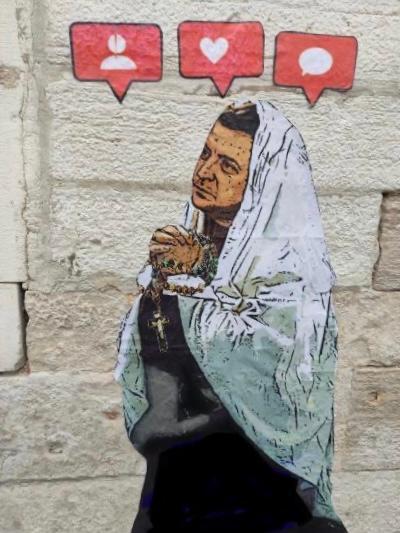 La suora di Mart col volto di Zelensky: lo street artist colpisce a Venezia 