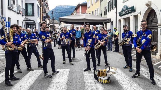 La casa “naturale” della Magicaboola Brass Band è la strada. Il gruppo di San Vincenzo nasce infatti come street band