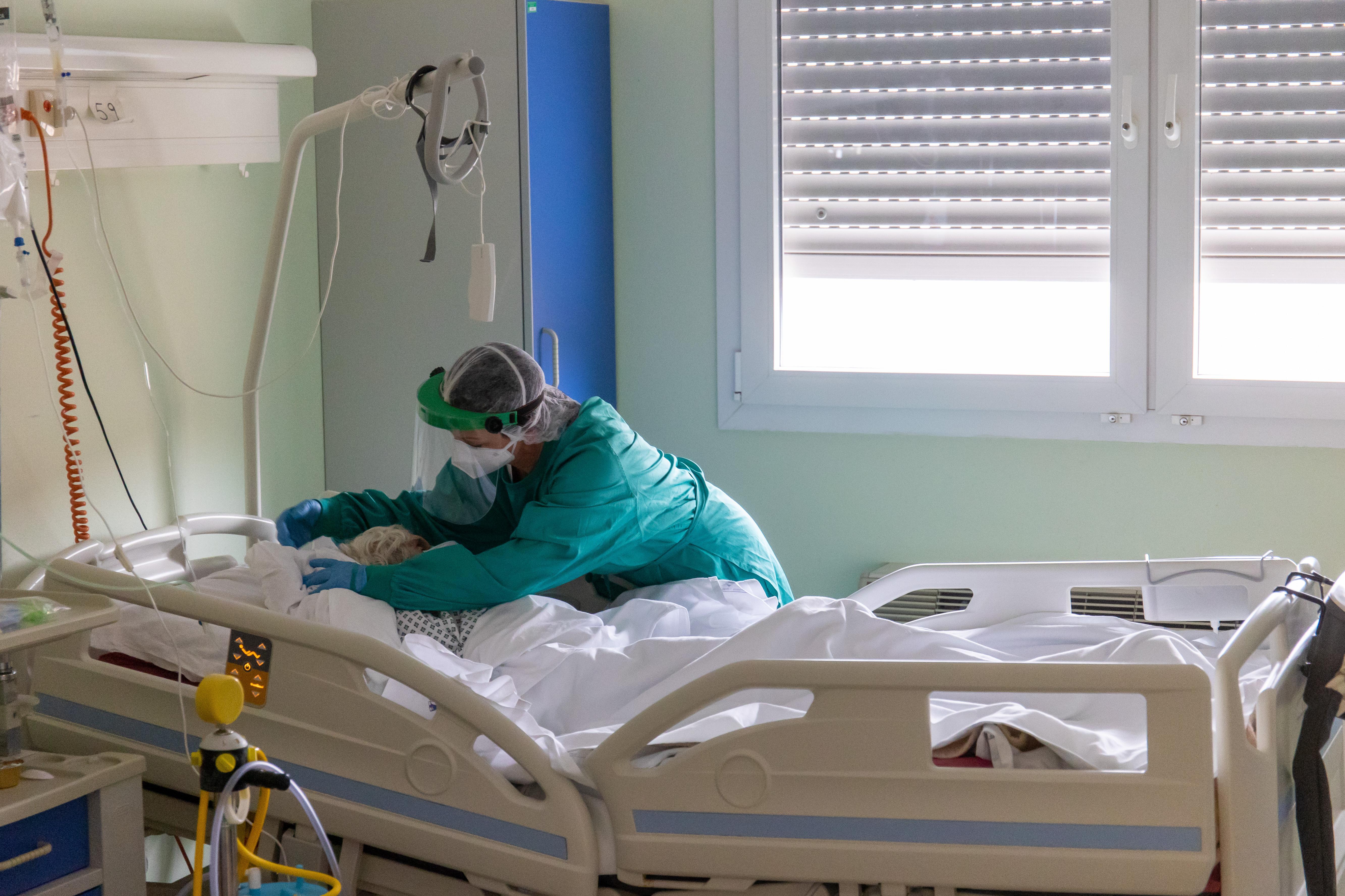 Covid, cresce l'occupazione dei posti letto ospedalieri