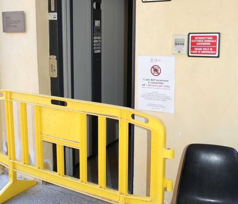 Sassuolo, docente disabile: «L’ascensore è rotto e io non posso lavorare» 