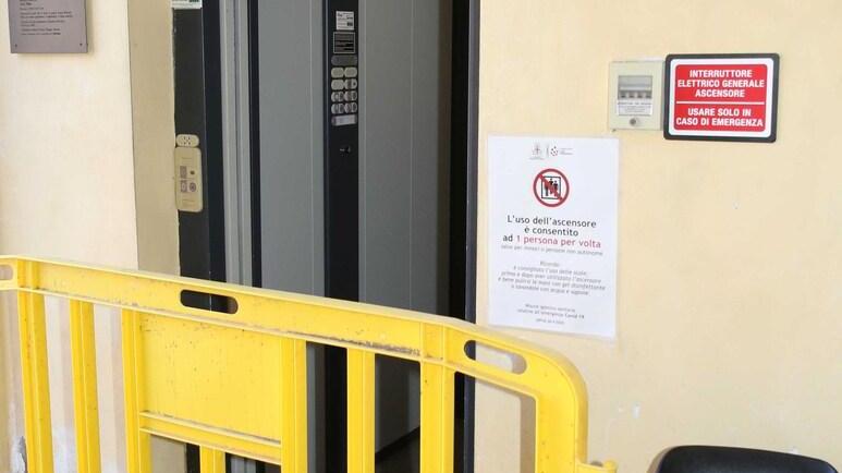 Sassuolo, docente disabile: «L’ascensore è rotto e io non posso lavorare»