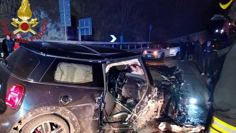 Montecreto. Si schianta con l’auto e fugge dall’incidente: 38enne denunciato
