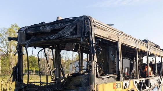 Modena. Ancora un autobus a fuoco, caos in tangenziale