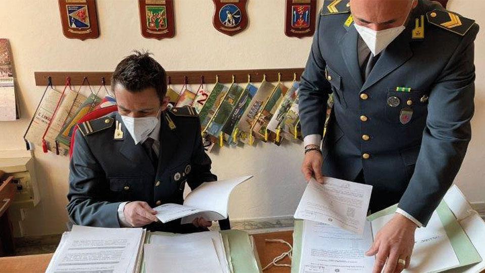 Lucca, con i soldi dei ristori ristruttura la casa e paga le rate della macchina nuova