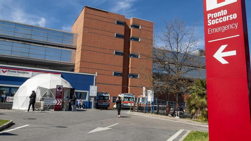 L’ingresso dell’ospedale Versilia lato pronto soccorso