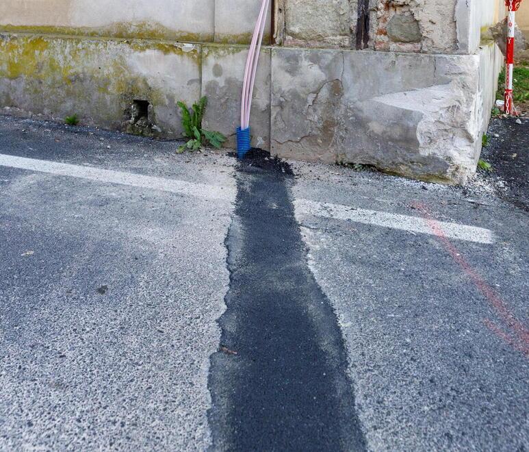 Bartolomei discute con i tecnici Tim in via dei Baroni