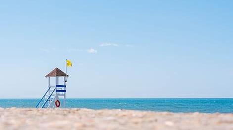 Marina di Grosseto, l’associazione Balneari ricerca 10 bagnini: «1.500 euro netti, anche senza esperienza»