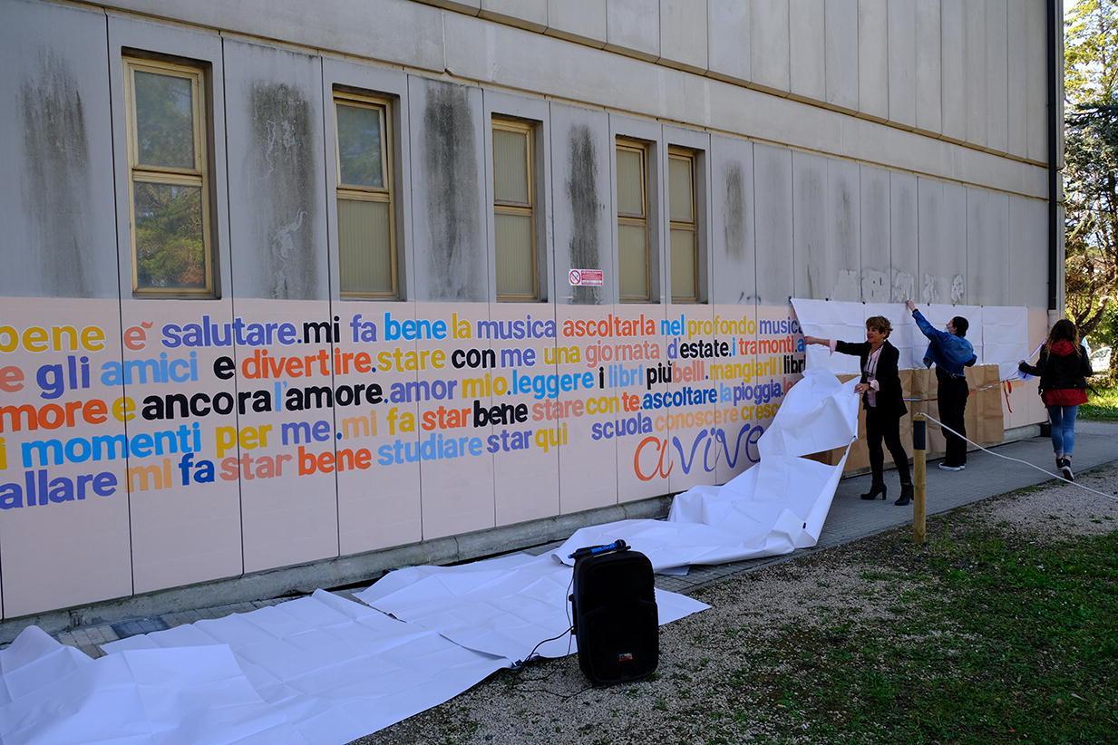 Al Fermi di Cecina la creatività dei giovani cecinesi esplode nel murale “Vitalmente” 