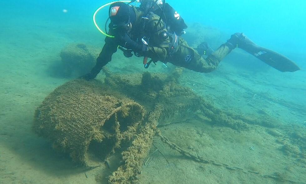 Gli amici del mare e la guardia costiera rimuovono tonnellate di rifiuti dai porti 