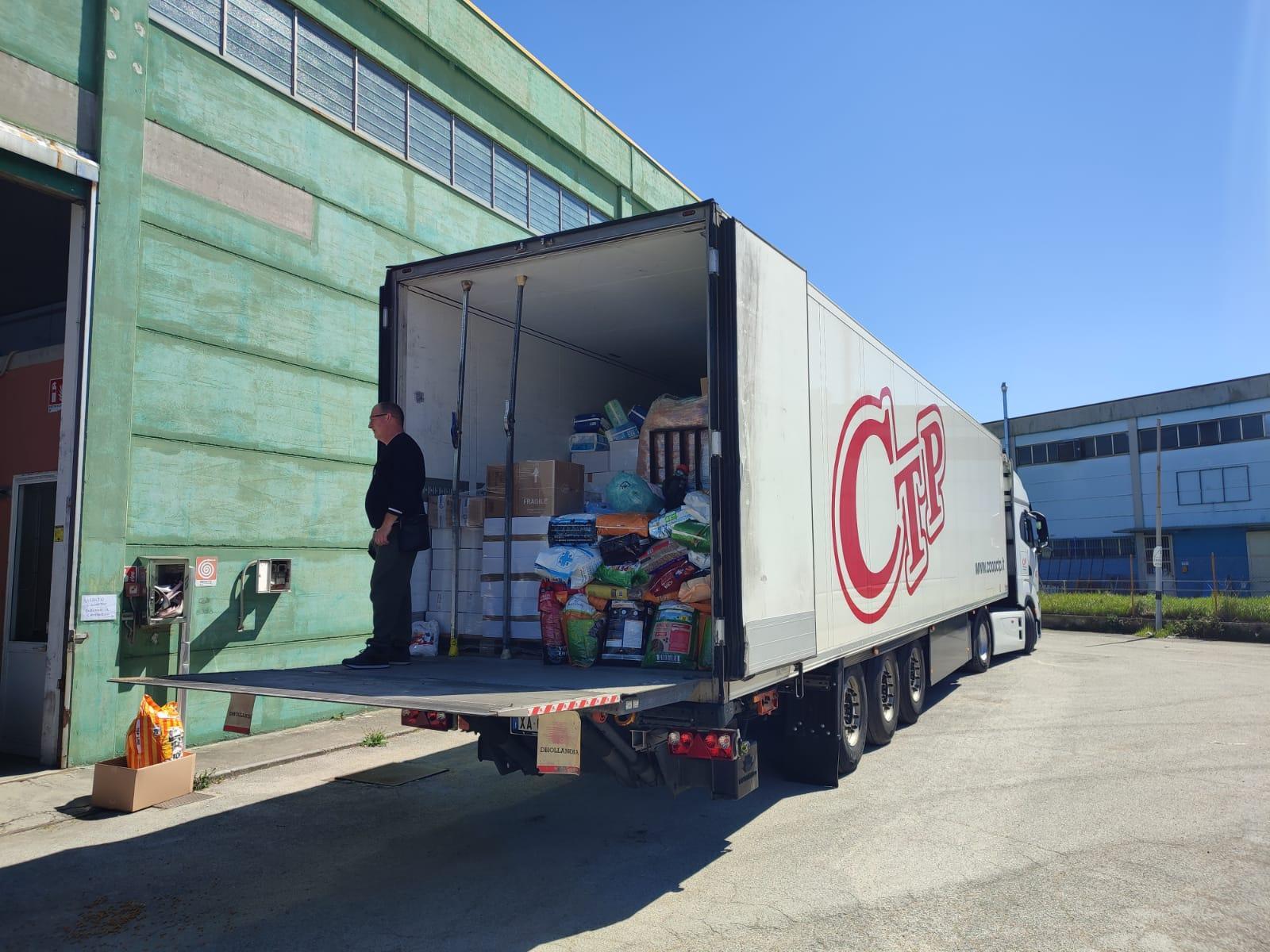 Un camion di aiuti umanitari partito dalla Valdinievole