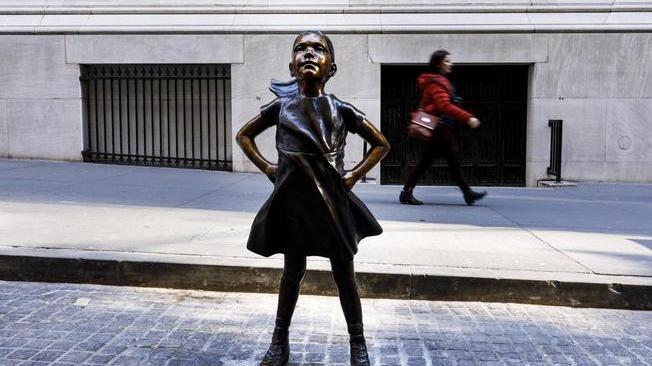 Usa: la 'Fearless girl' resta a Wall Street, esteso il permesso