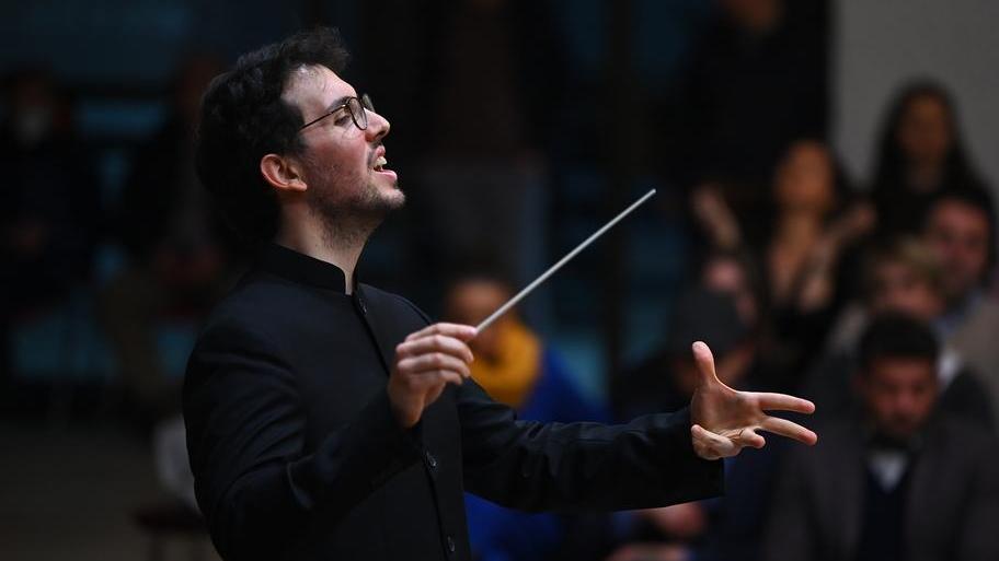 Il ferrarese Arnofi alla guida della Filharmonie di Firenze: «La classica per me è commozione e gioia»