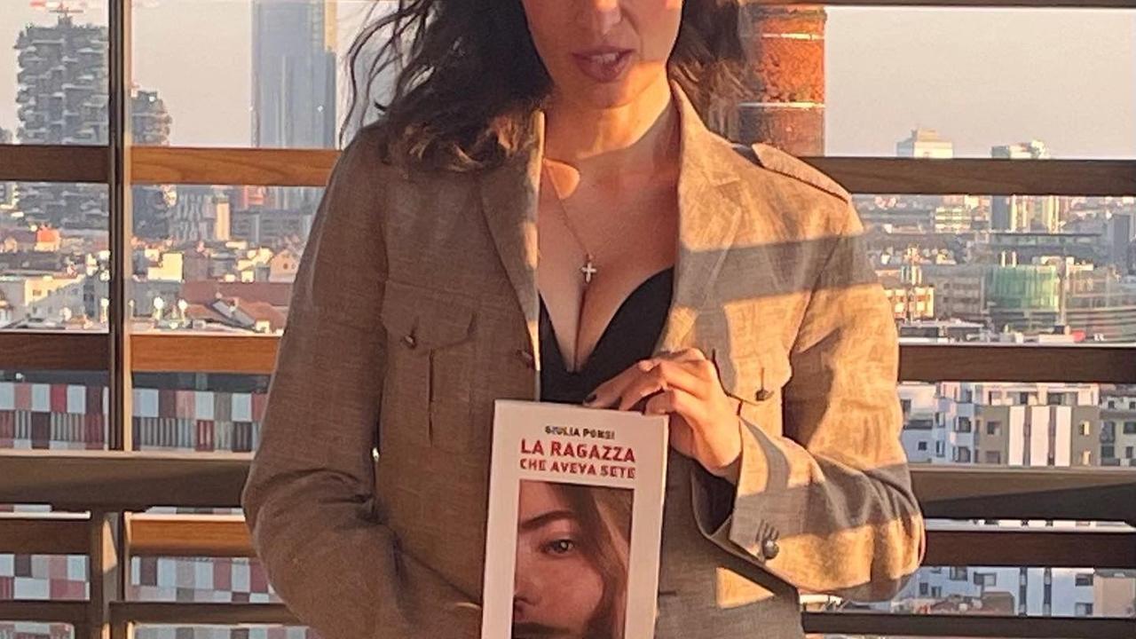Giulia Ponsi con il libro autobiografico “La ragazza che aveva sete” edito da Porto Seguro