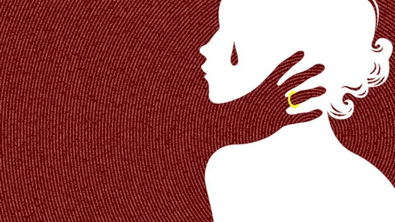 Il marito violento esce di galera, lei lo scopre dalle foto sui social