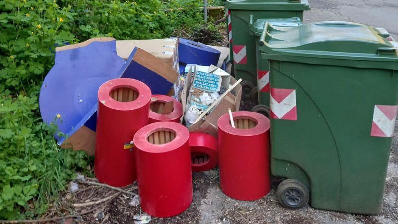 Rifiuti abbandonati tra Bozzano e Motino