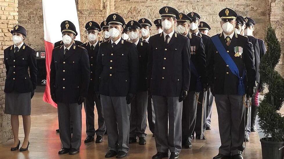 Il gruppo premiato in occasione dei 170 anni della fondazione della polizia (Foto Muzzi)