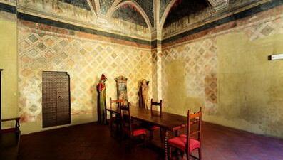 Una sala del Palazzo Datini che ospita il museo e che è gestito dalla Fondazione Casa Pia de’ Ceppi