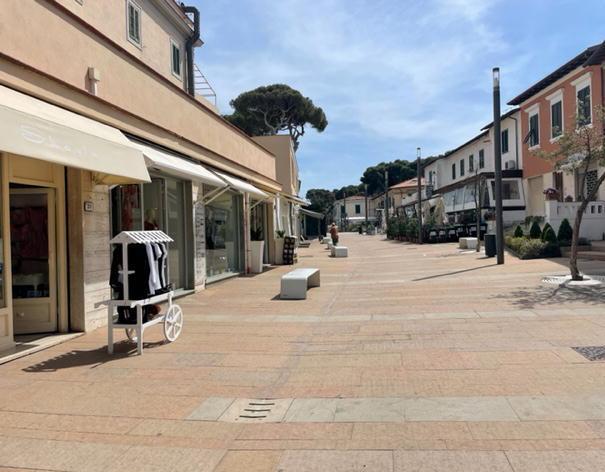 Il centro di Castiglioncello in una foto di ieri mattina