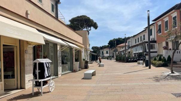 Il centro di Castiglioncello in una foto di ieri mattina