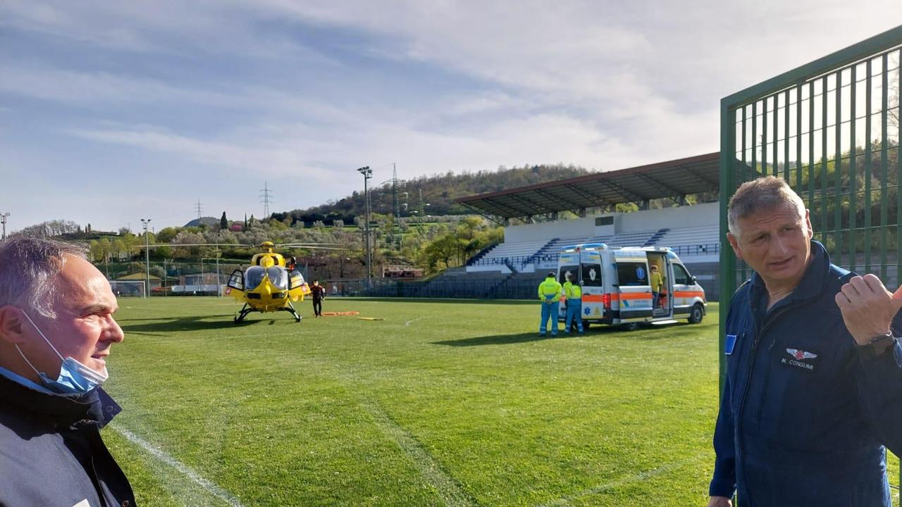 L'elicottero al campo sportivo di Vaiano