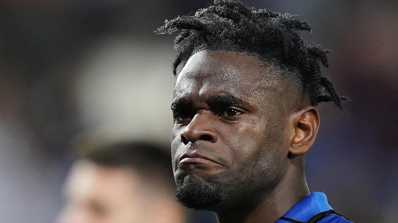 Tutta la delusione sul volto dell'attaccante dell'Atalanta, Zapata: i bergamaschi sono fuori dall'Europa league (Foto: Spada/LaPresse)