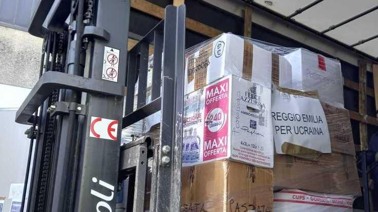 Partito da Reggio Emilia il quinto Tir pieno di aiuti