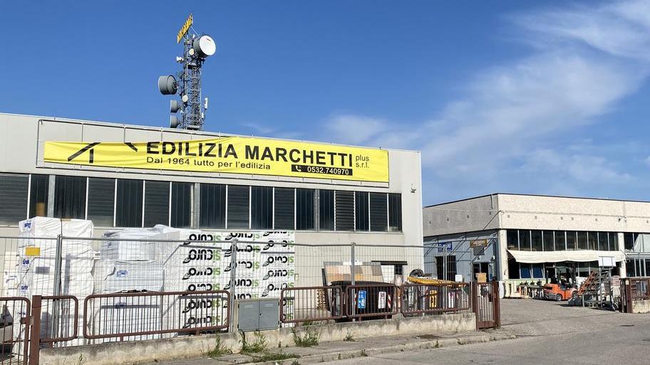 Cas, entrano ancora nel capannone per rubare: «Quinta volta in due mesi». Altri colpi in zona