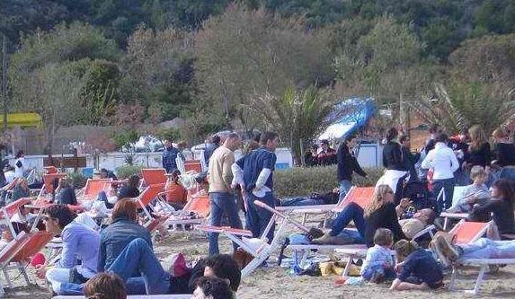 Tutti a tavola o sulle spiagge, boom turismo di prossimità 